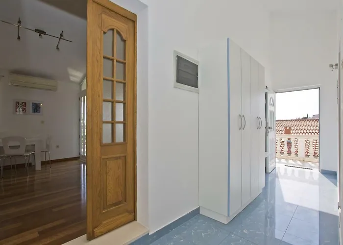 Sea View, Modern & Spacious Apartment * Hvar Town