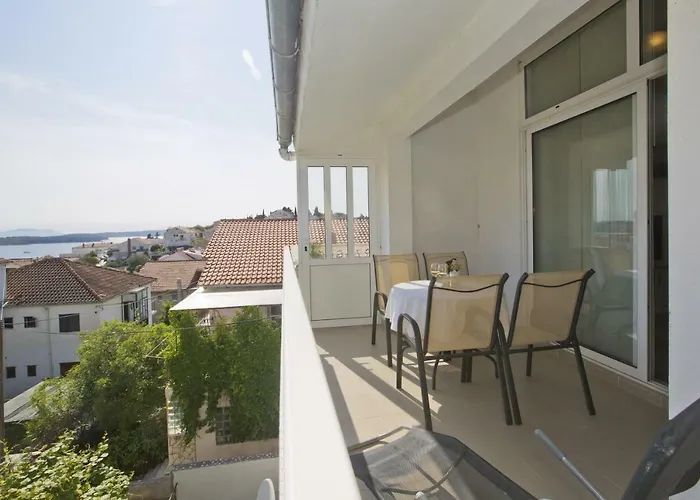 Sea View, Modern & Spacious Apartment * Hvar Town