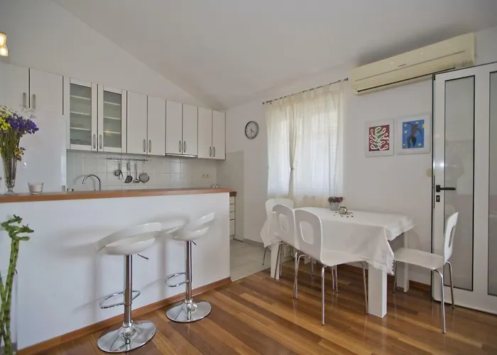 Sea View, Modern & Spacious Apartment