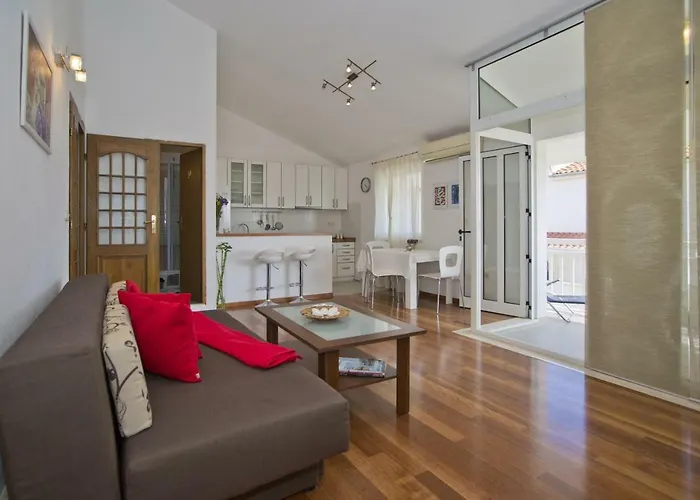 Sea View, Modern & Spacious Apartment * Hvar Town