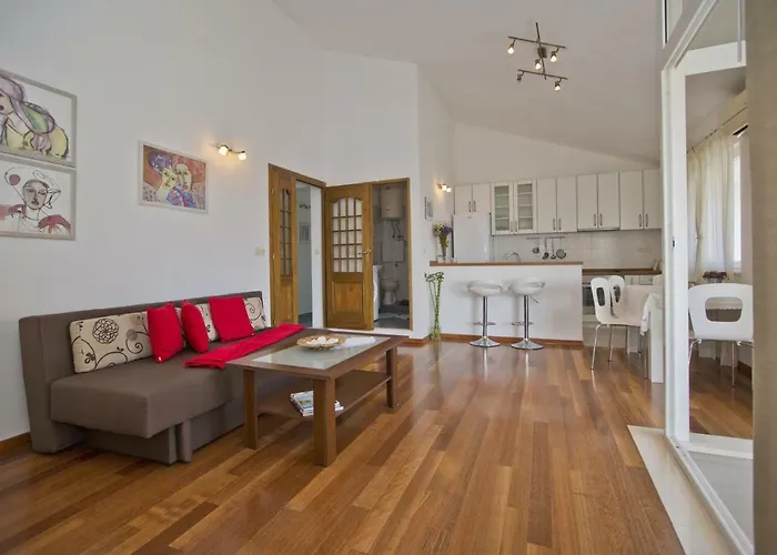 Sea View, Modern & Spacious Apartment * Hvar Town