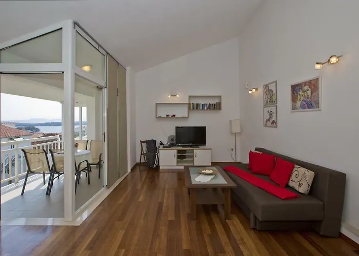 Sea View, Modern & Spacious * Hvar Town