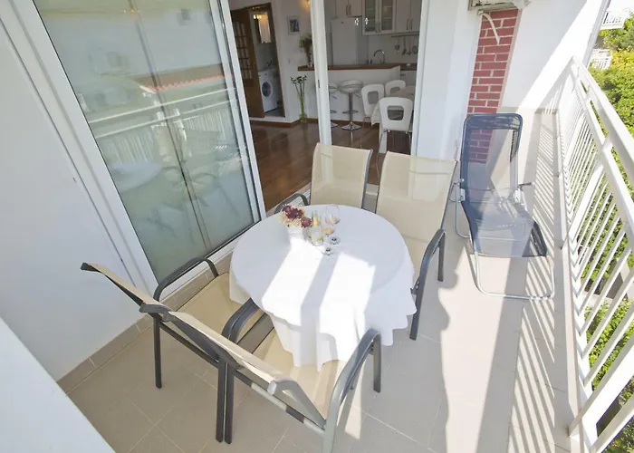 Sea View, Modern & Spacious Apartmán