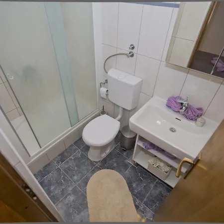 Sea View, Modern & Spacious Apartment هفار