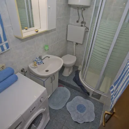 Sea View, Modern & Spacious Apartment هفار