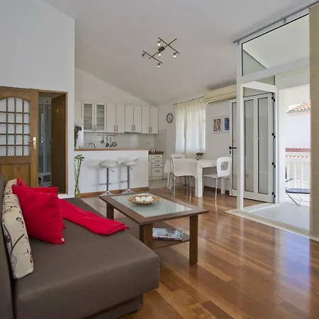 Sea View, Modern & Spacious Apartment * هفار